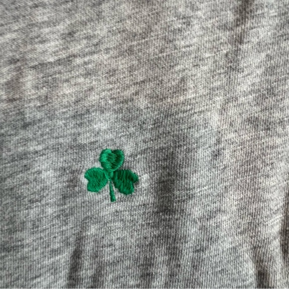 Talbots gray sweatshirt with embroidered green Shamrocks. Size XL - Picture 2 of 10